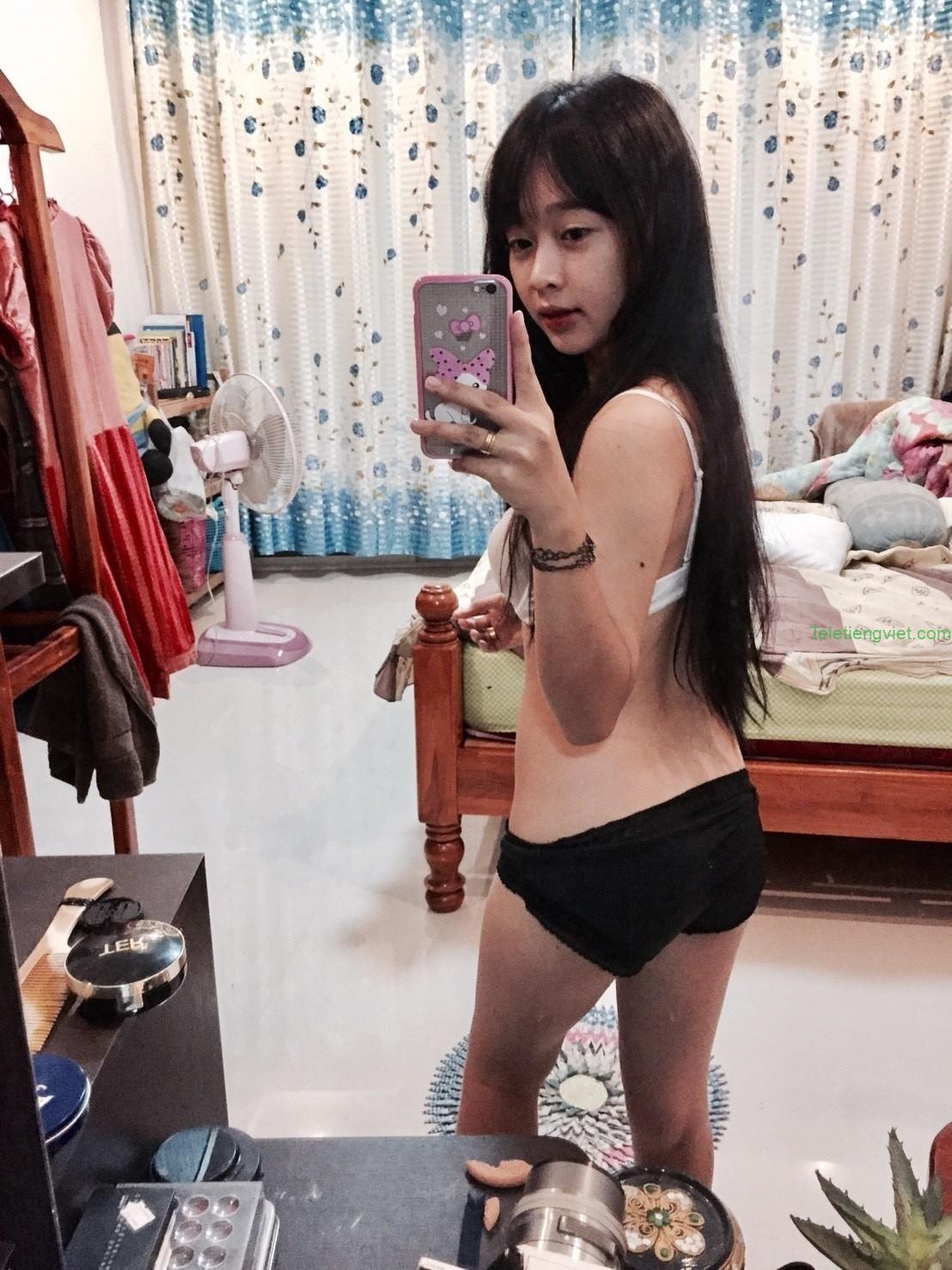 Ảnh sex em học sinh vừa học bài vừa khoe hàng